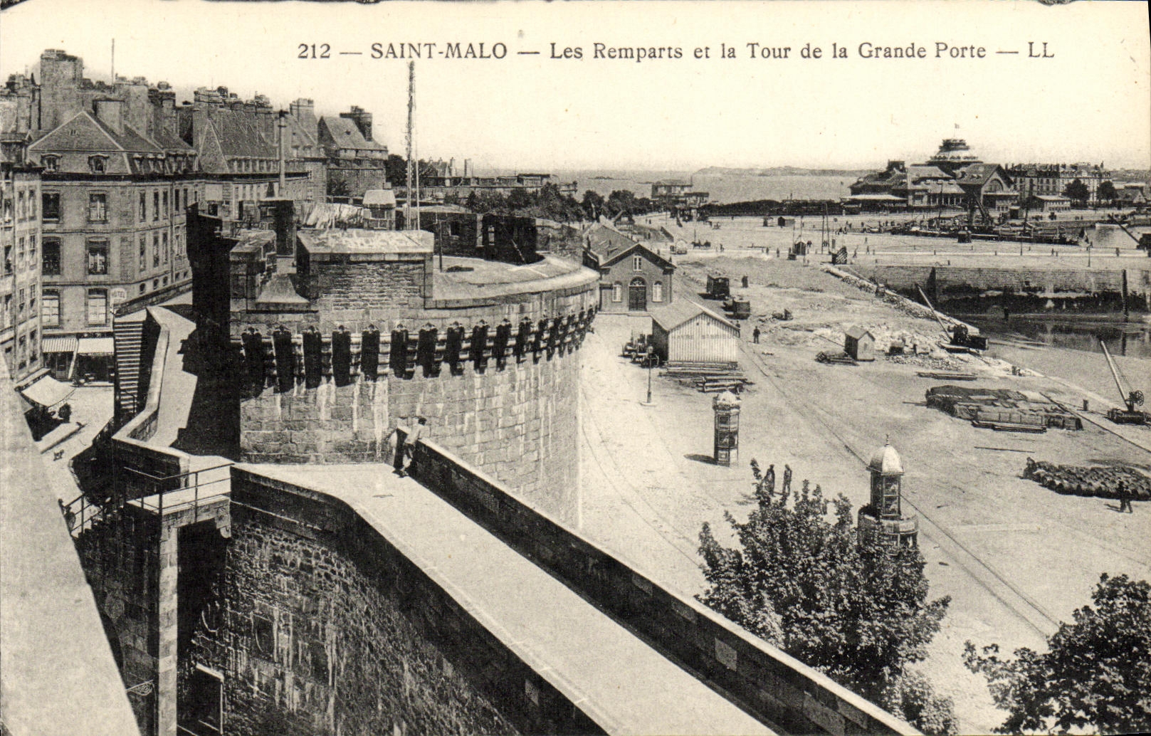 VINTAGE POSTCARD Holy Malo Walls and the Tower of the Large door