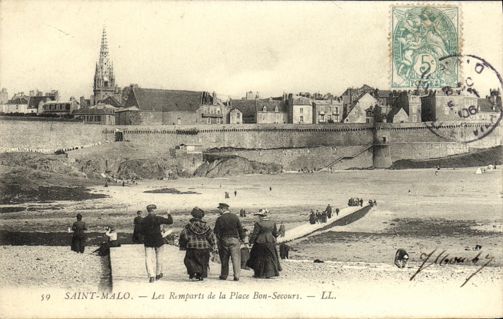 CPA Saint Malo Les Remparts de la Place Bon Secours