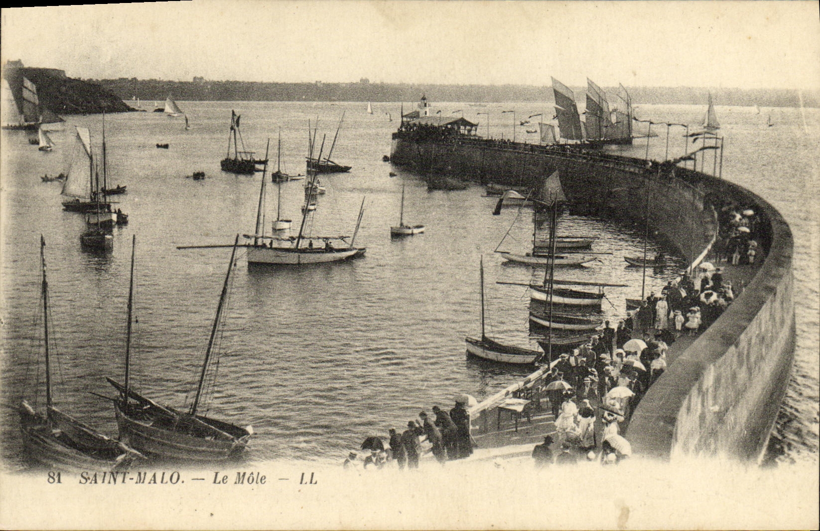 CPA Saint Malo Le Mole Bateaux 