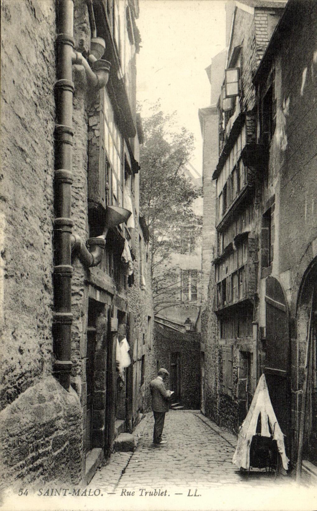 VINTAGE POSTCARD Holy Malo Street Trublet