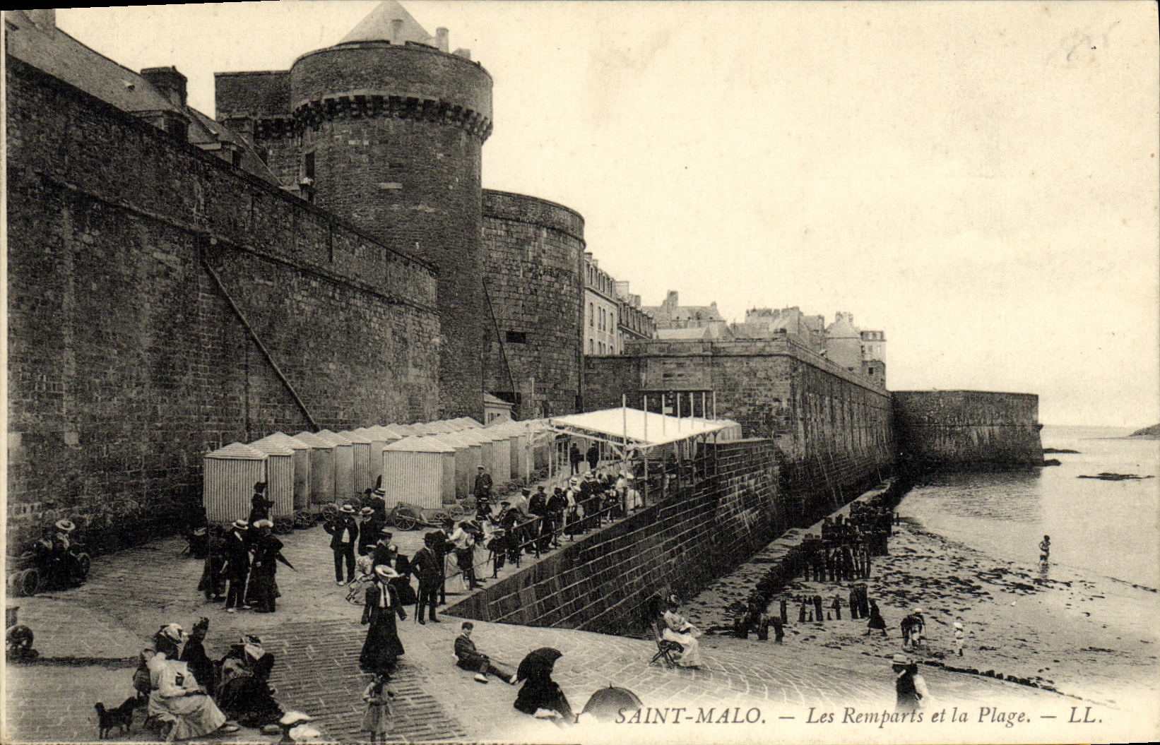 CPA Saint Malo Les Remparts et la Plage