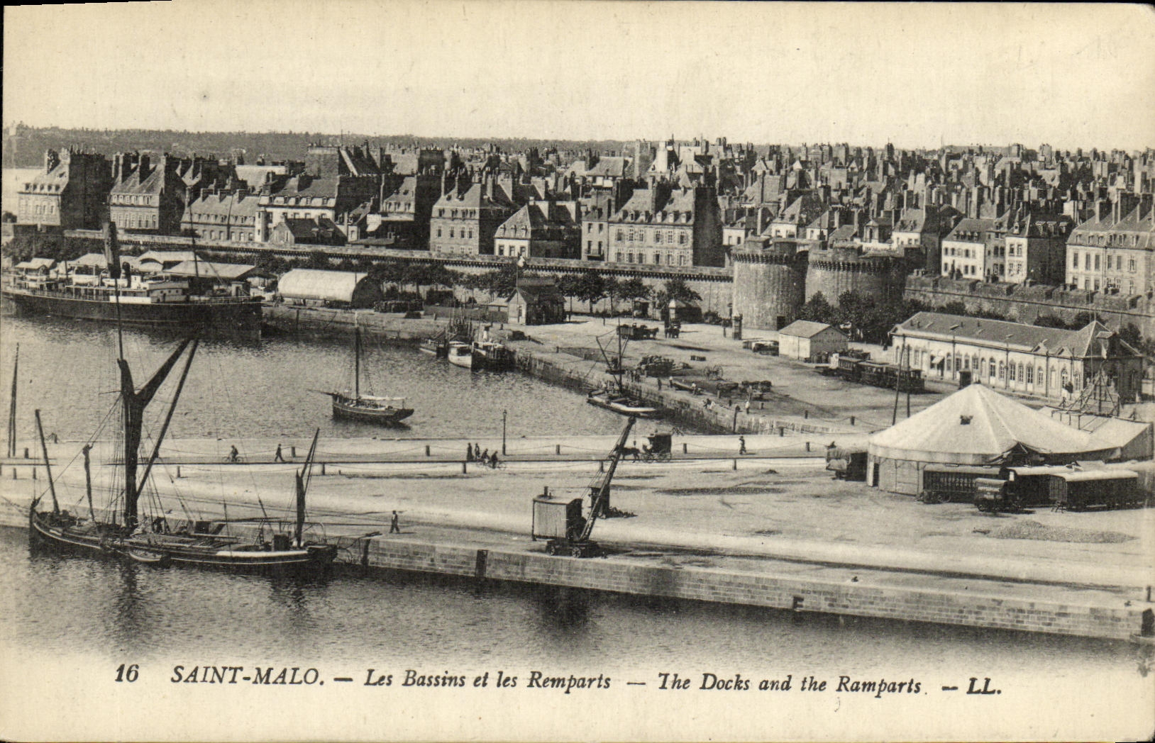 CPA Saint Malo Les Bassins et les Remparts Cirque