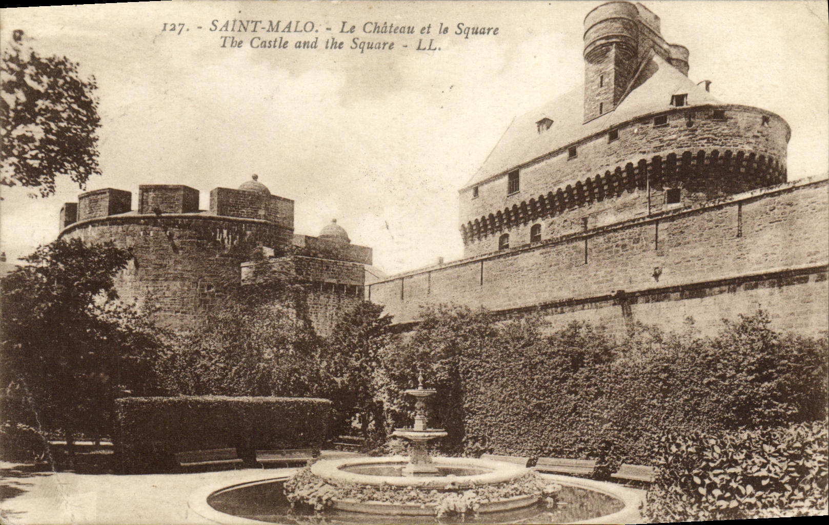 CPA Saint Malo Le Chateau et le Square