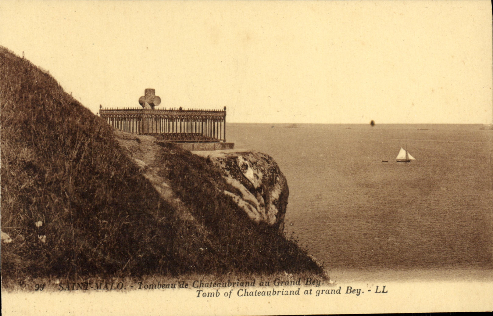 CPA Saint Malo Tombe de Chateaubriand au Grand Bey