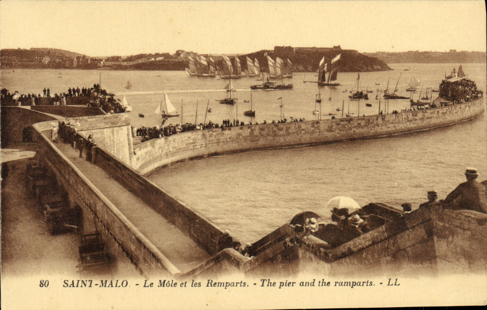 CPA Saint Malo Le Mole et les Remparts