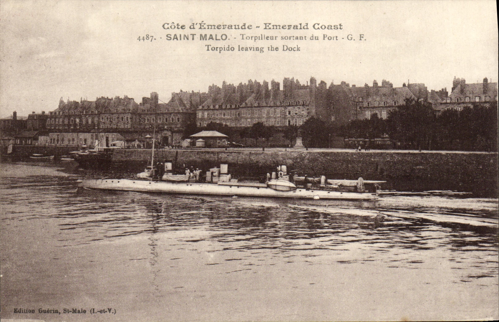 CPA Saint Malo Torpilleur sortant du port Bateau 