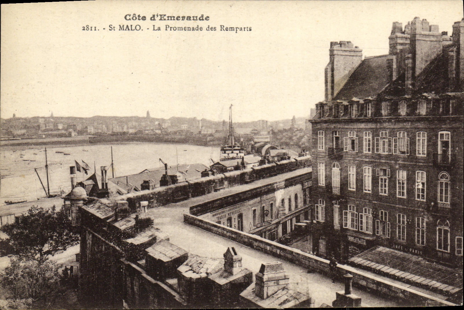 CPA St Malo La Promenade des Remparts