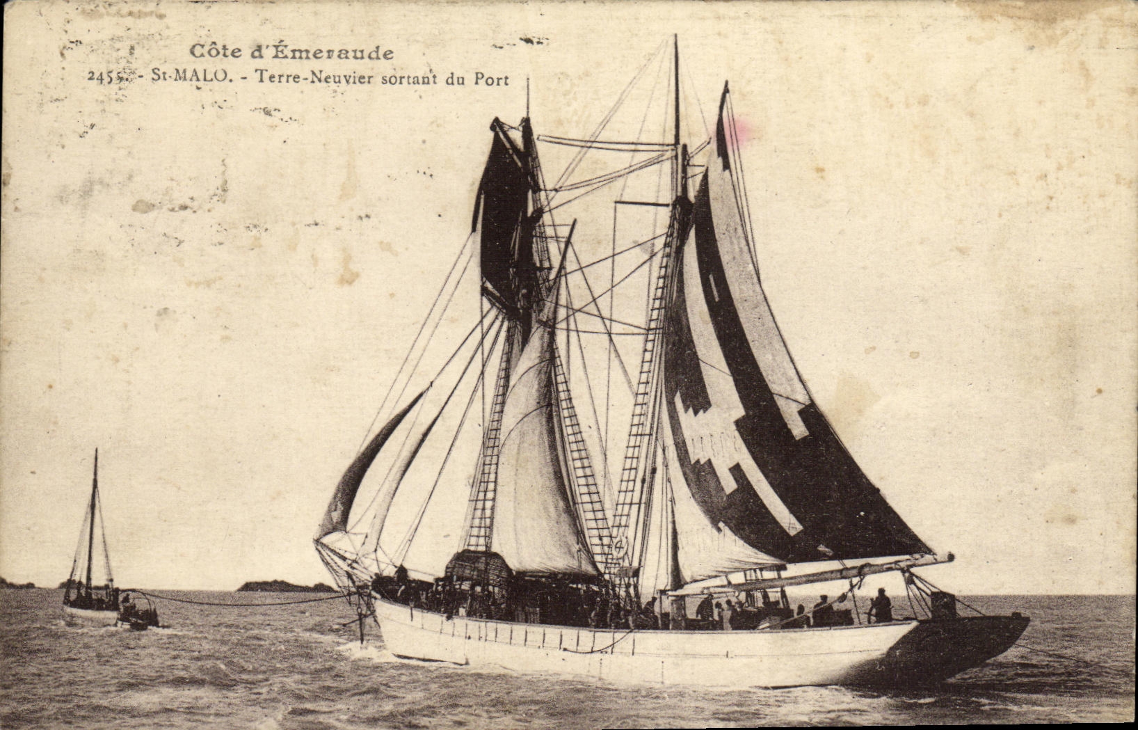 CPA St Malo Terre Neuvier sortant du Port Bateau 