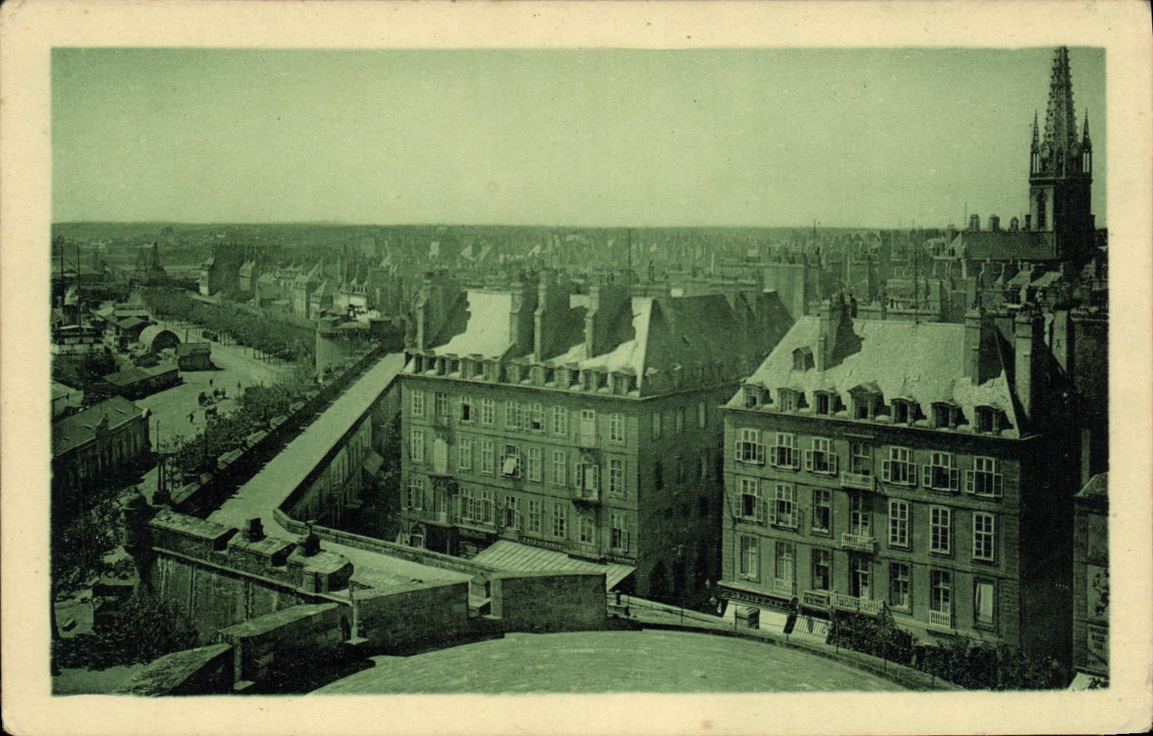 CPA Saint Malo Vue generale Les Remparts