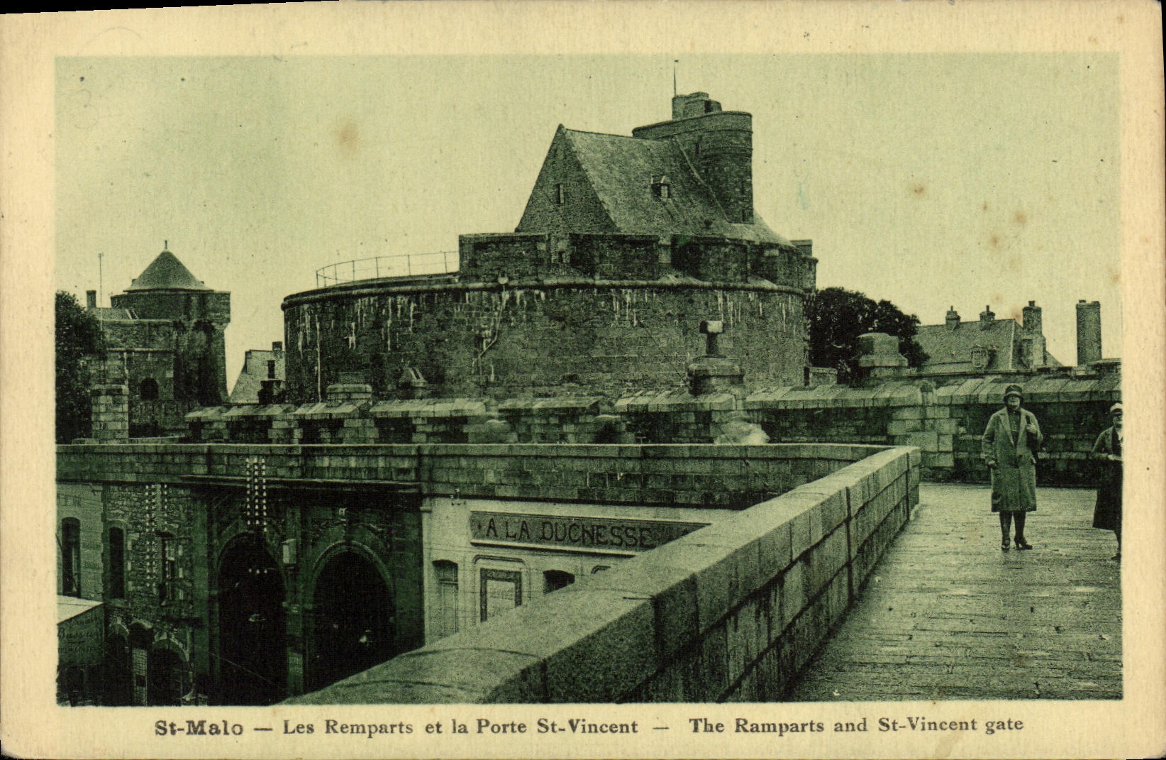 CPA St Malo Les Remparts et la Porte St Vincent