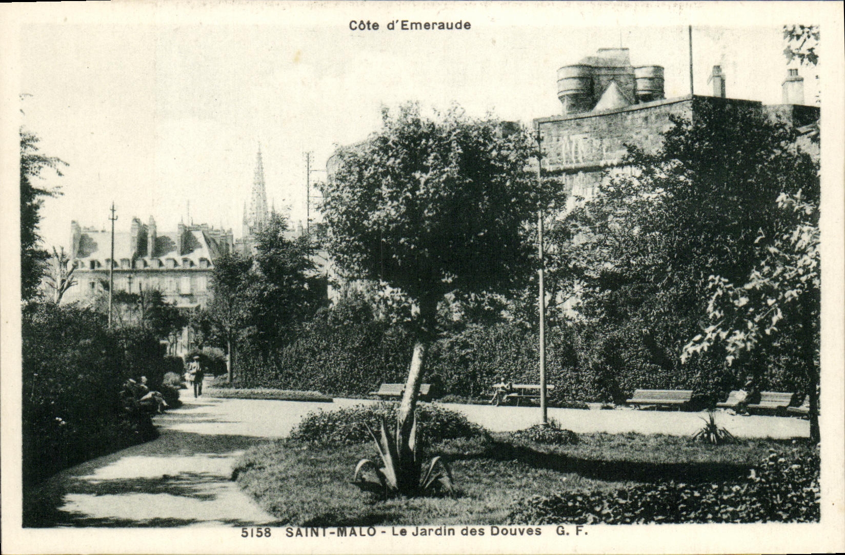 CPA Saint Malo Le Jardin des Douves