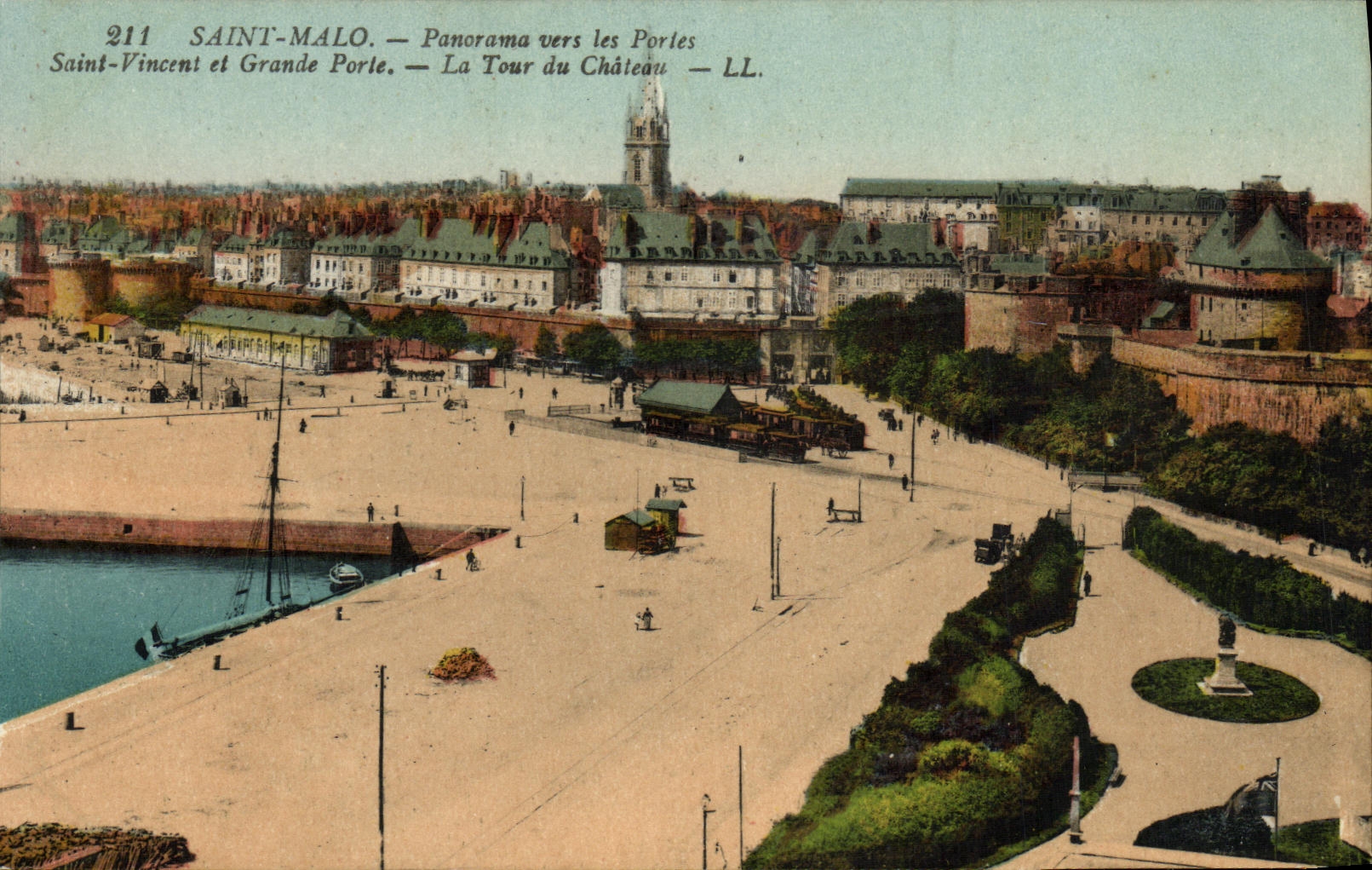 CPA Saint Malo Panorama vers les Portes Saint Vincent et grande porte Train 