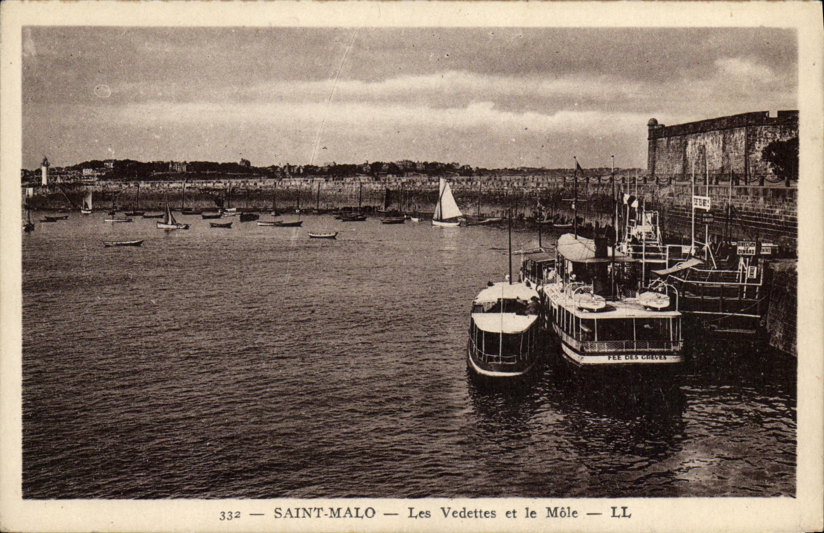 CPA Saint Malo Les Vedettes et le Mole Bateau