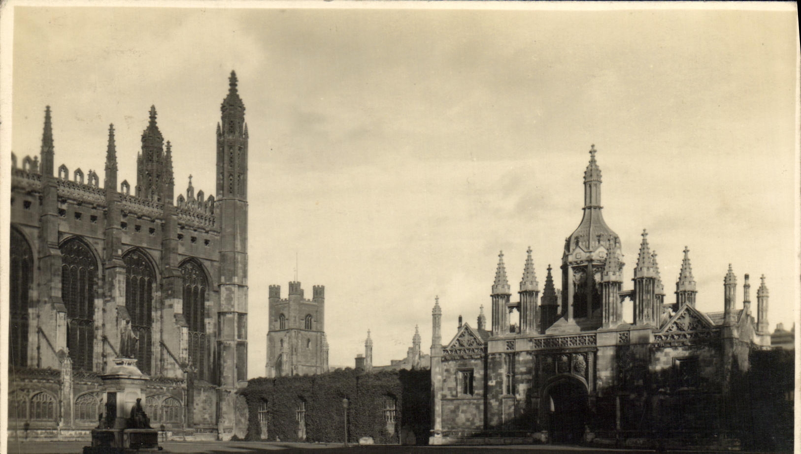 VINTAGE POSTCARD Cambridge King S college