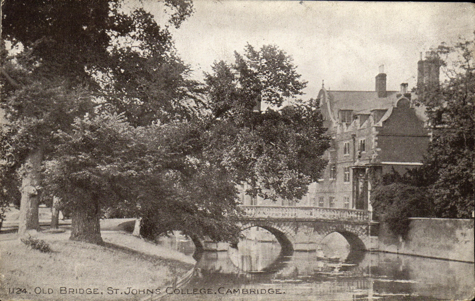 VINTAGE POSTCARD Old Brige St johns Cambridge College