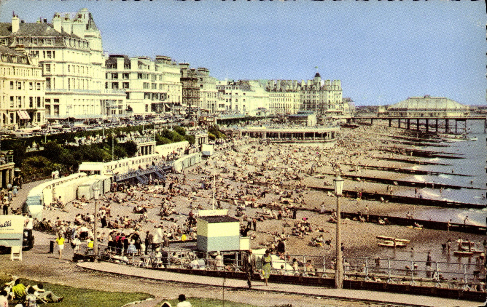 VINTAGE POSTCARD Eastbourne the large beach DNA parades
