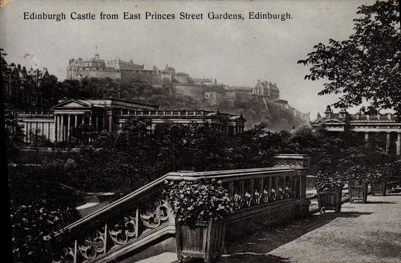 VINTAGE POSTCARD Edinburgh Castle From East Princes Street Gardens