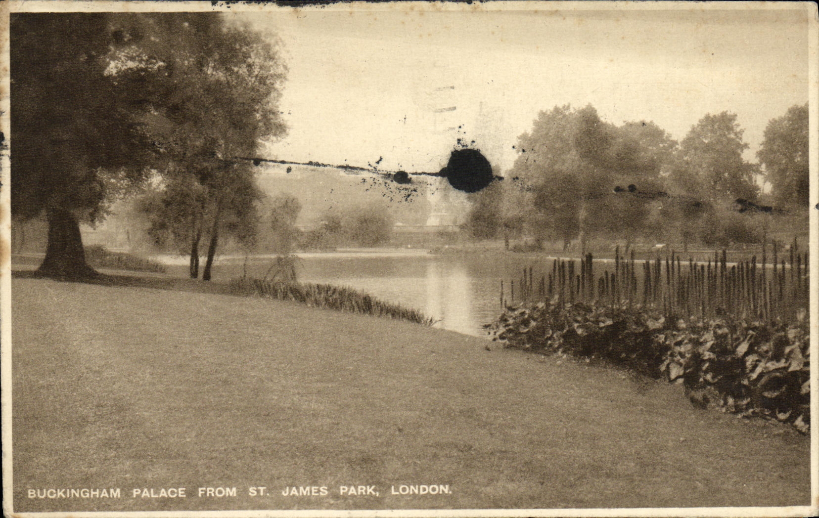 VINTAGE POSTCARD Buckingham Palace from St James Park London