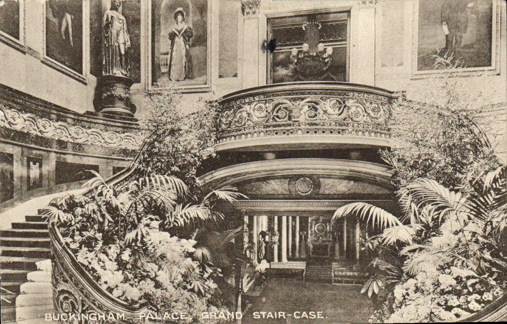 VINTAGE POSTCARD Buckingham Palace Large Stair Puts London