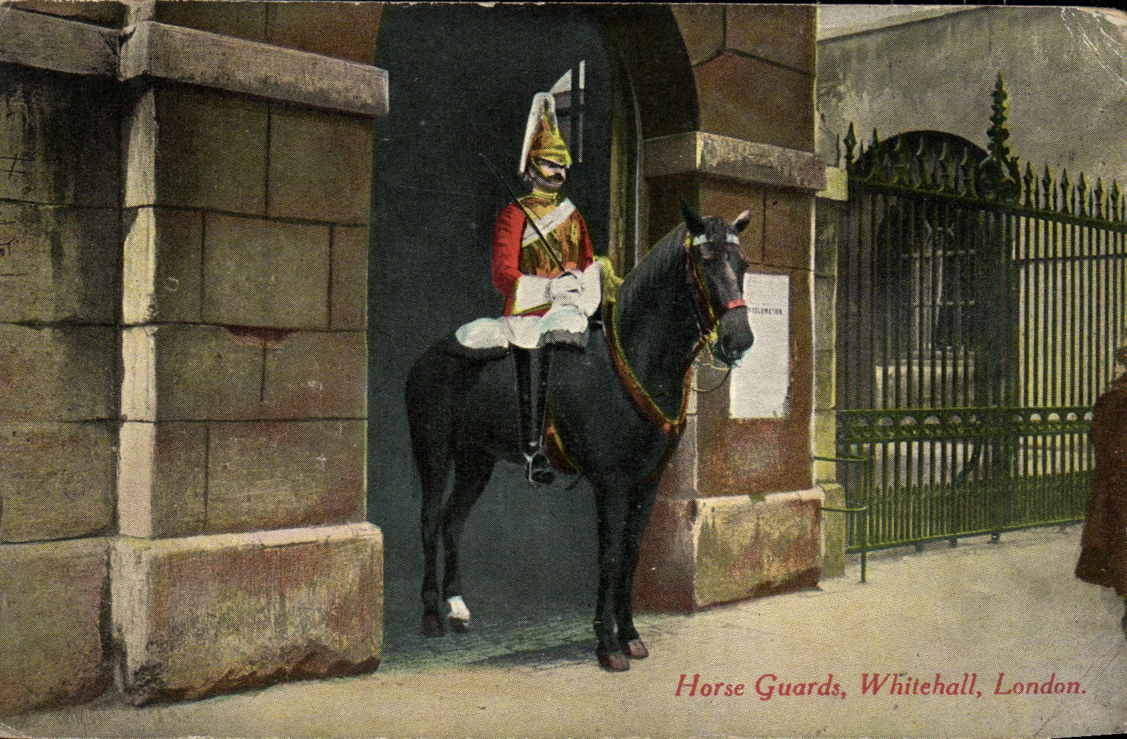 CPA London Victoria Albert Museum Militaria Cheval