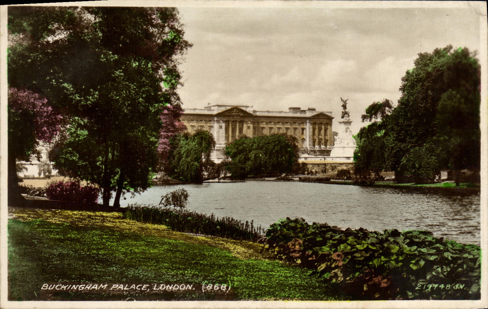 VINTAGE POSTCARD London London Buckingham Palace