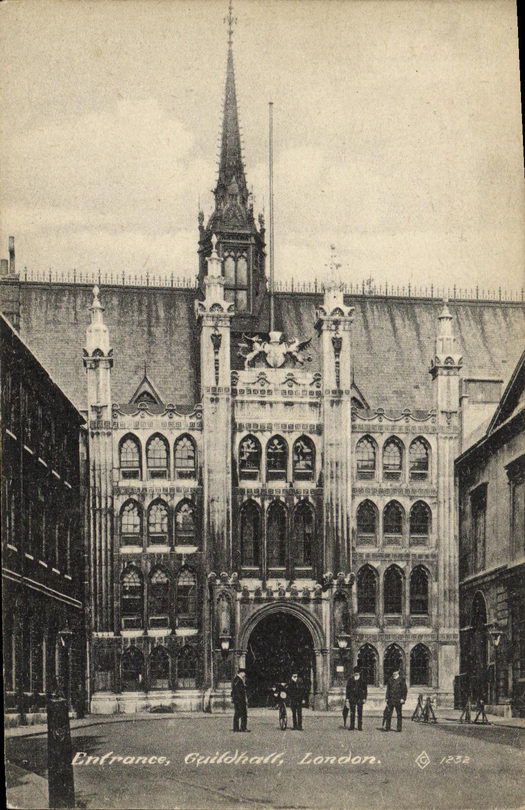 VINTAGE POSTCARD Fan in Guildhall London