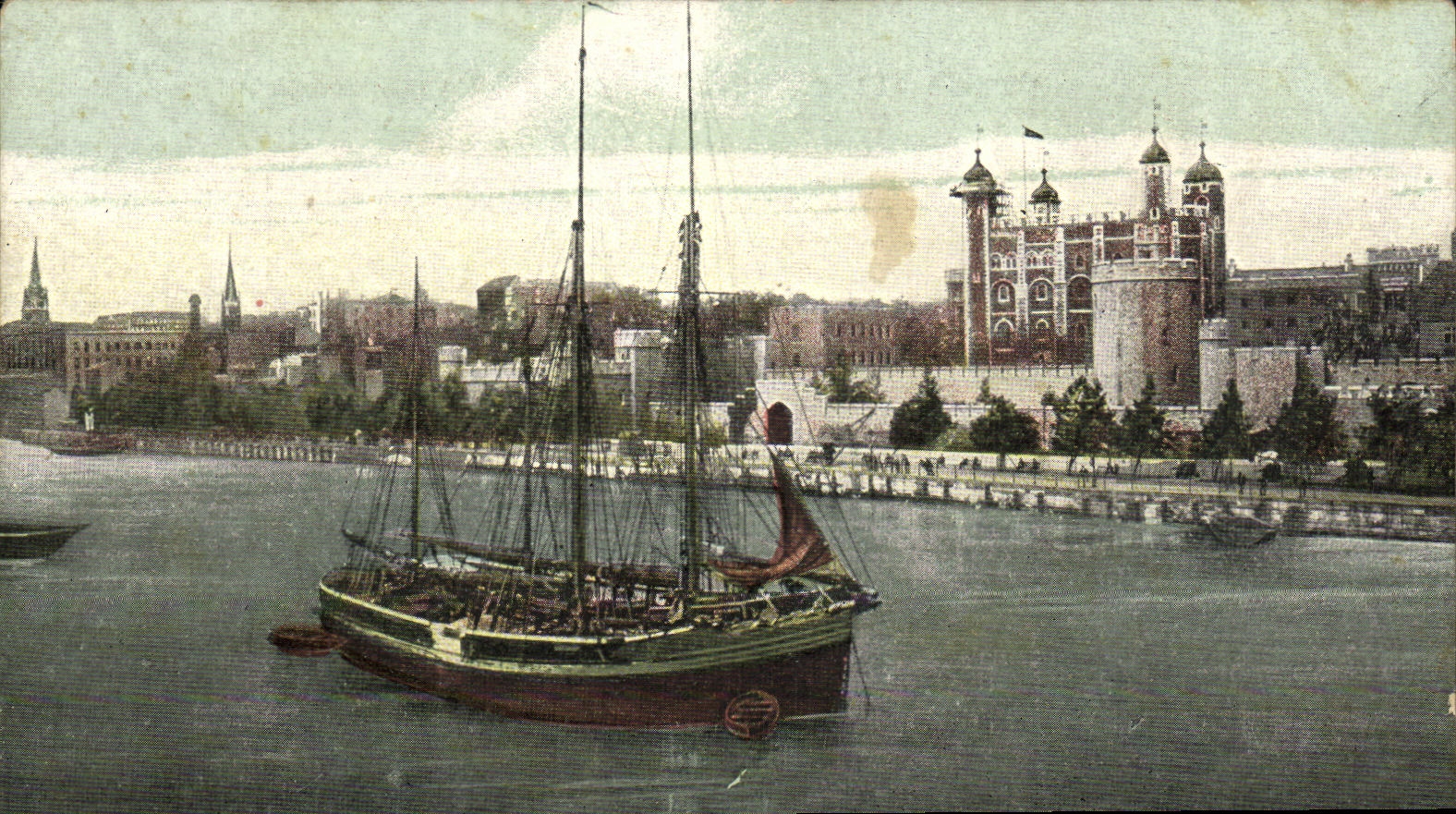 VINTAGE POSTCARD London Tower from to rivet Boat