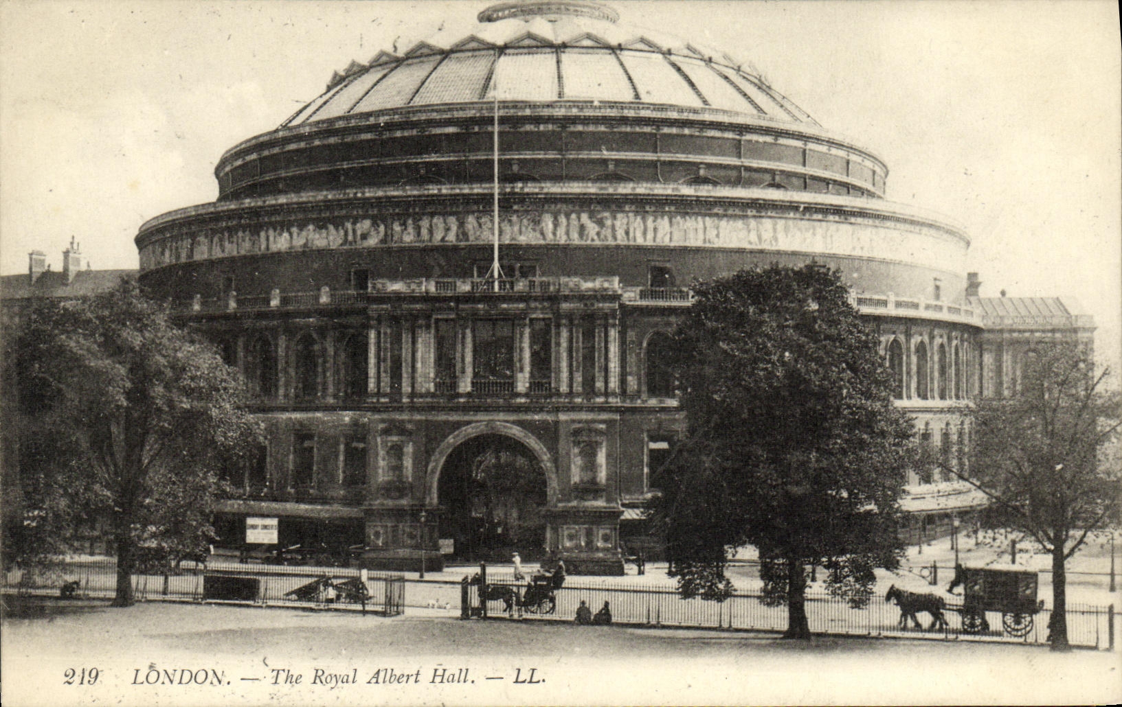 VINTAGE POSTCARD London The Royal Albert Hall