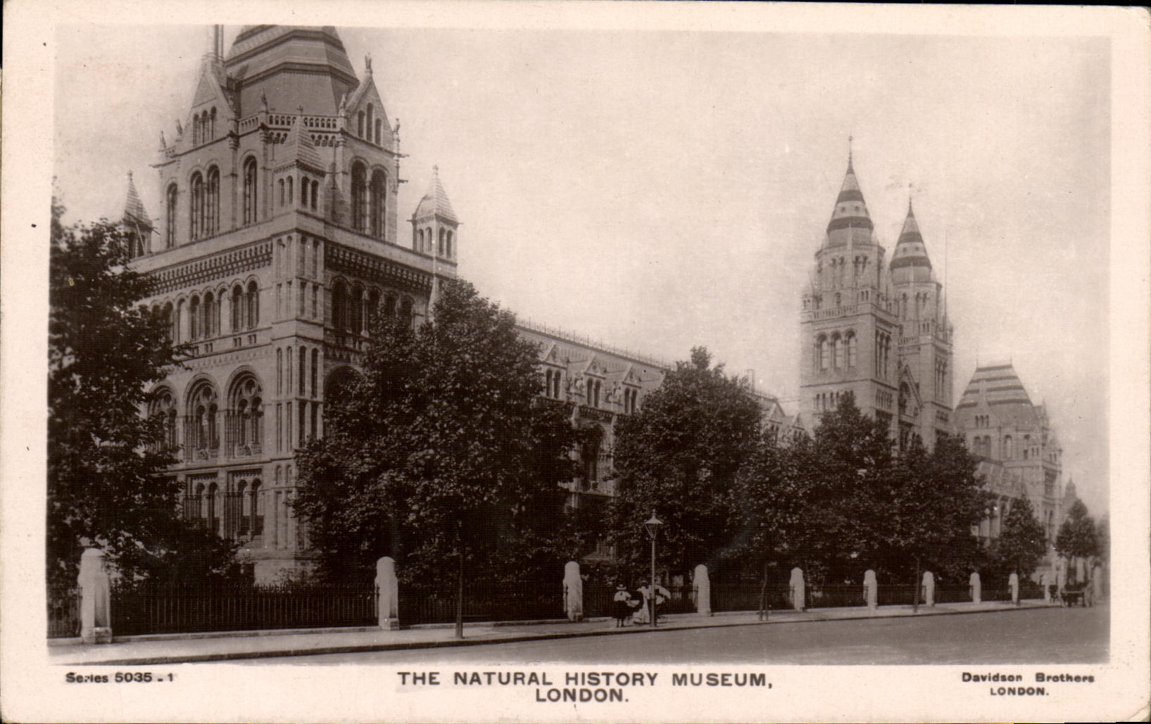 VINTAGE POSTCARD London The Natural History Museum