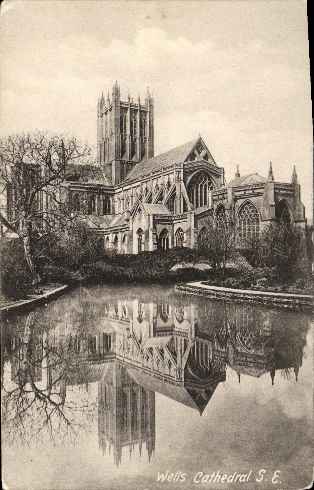 VINTAGE POSTCARD Wells Cathedral S E 