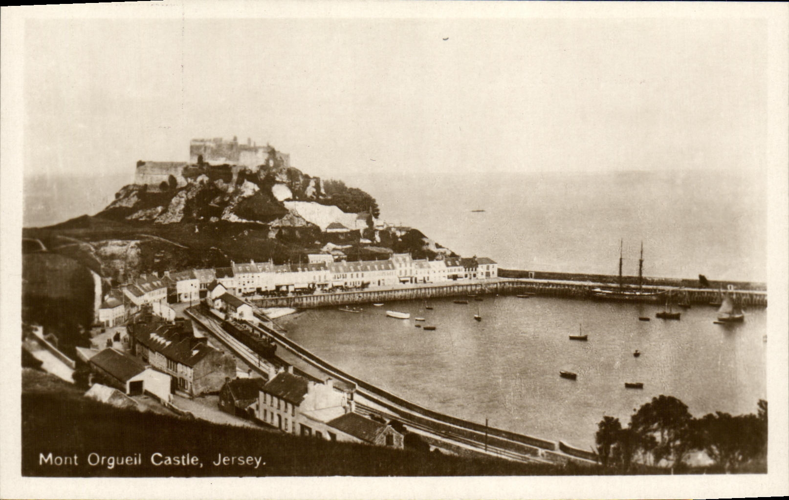 CPA Jersey Mont Orgueil Castle