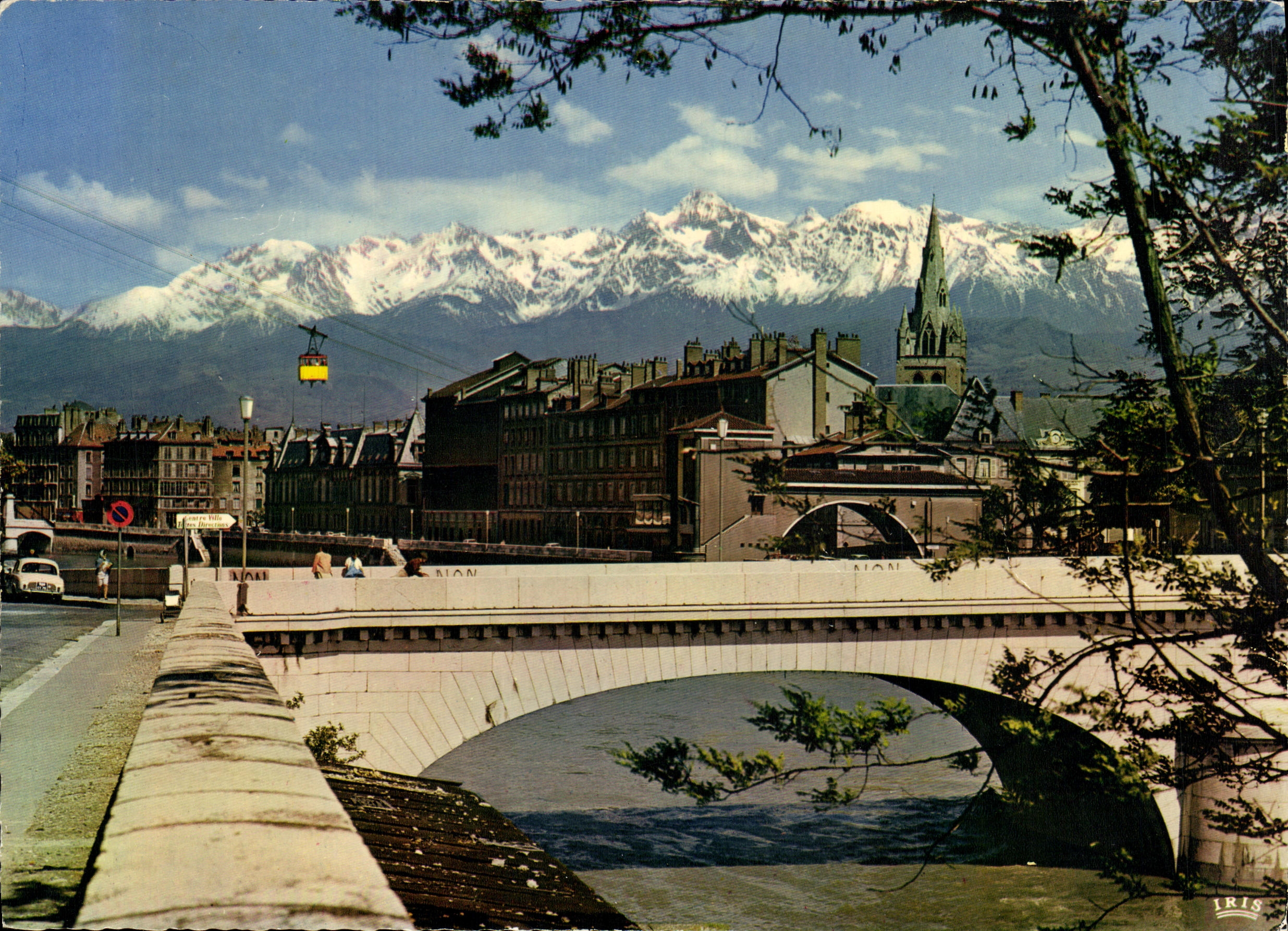 CPM Grenoble L Isere Le Teleferique de la Bastille et la chaine de Belledonne