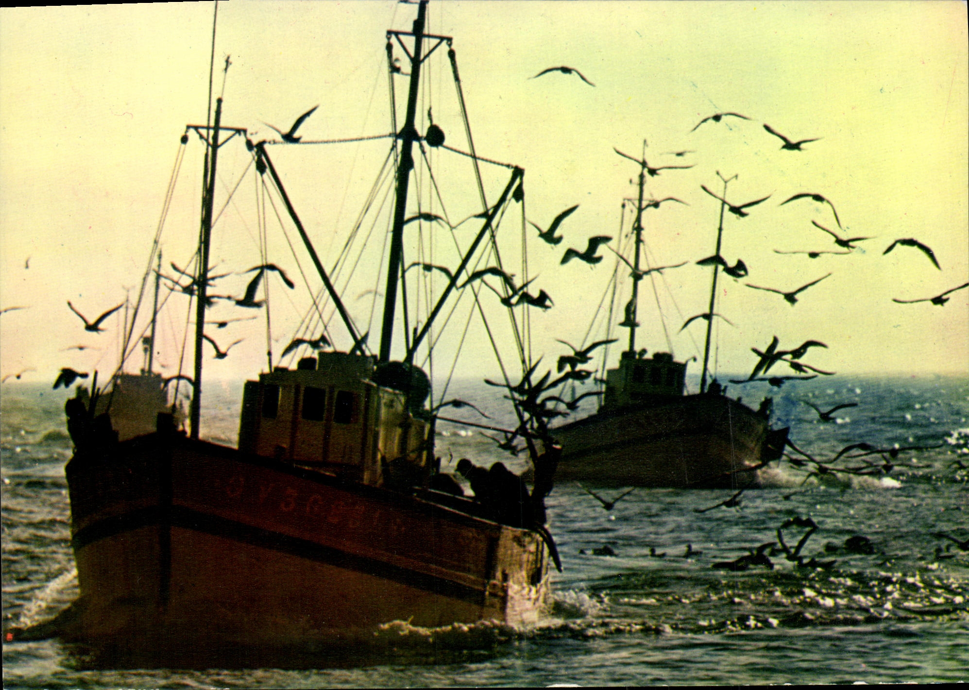 CPM Retour au large Bateau de peche 