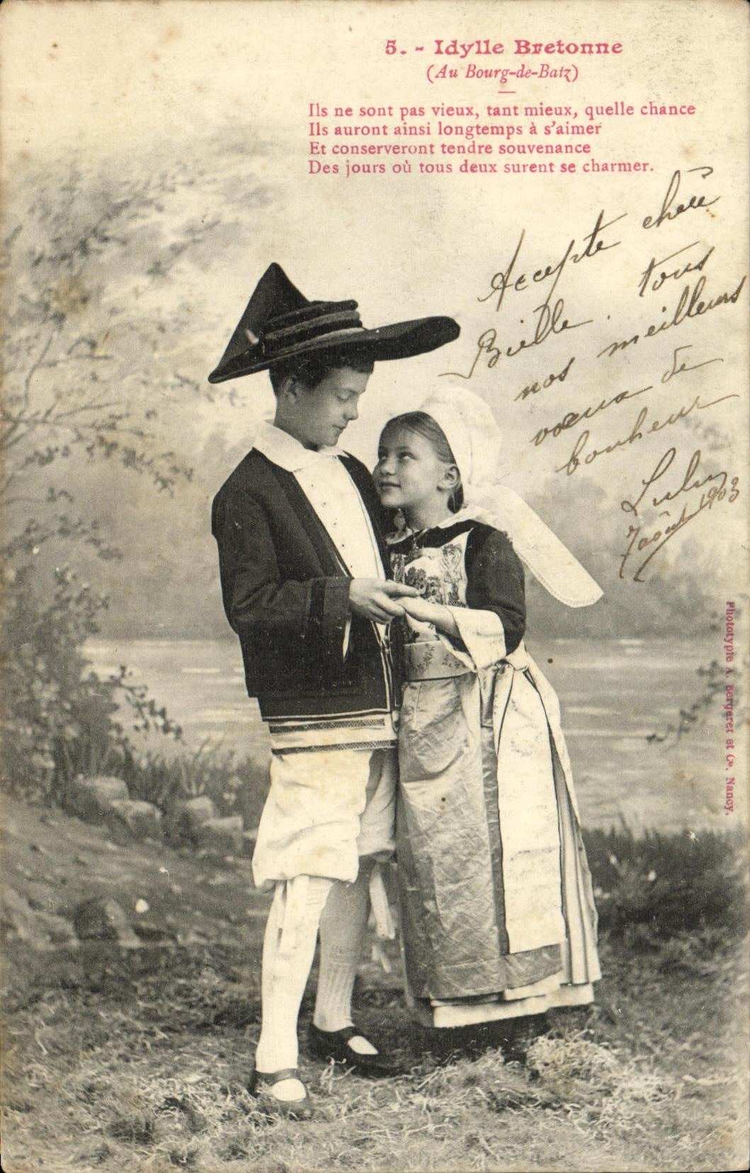 Breton de Idylle de la POSTAL de la VENDIMIA con la ciudad del folklore de los ninos de Batz