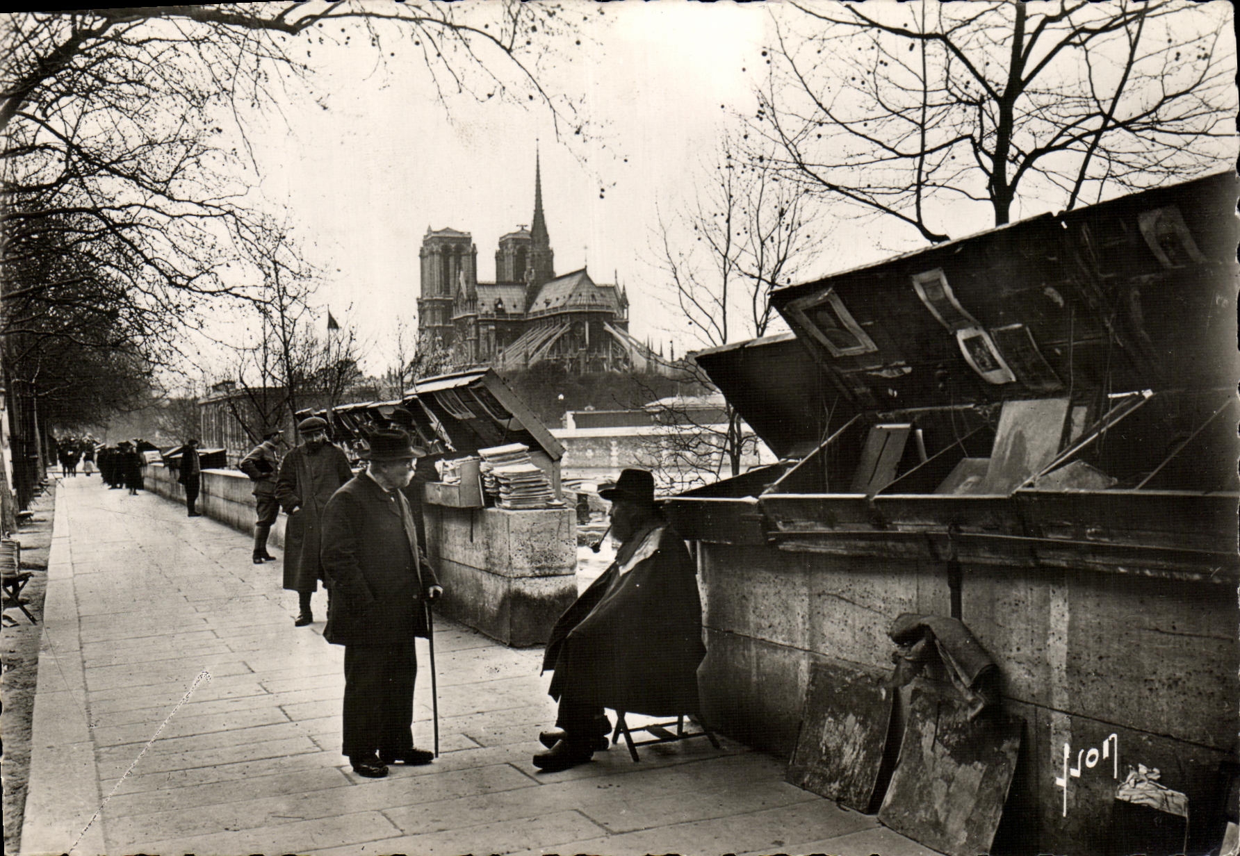 CPM Paris Les Bouquinistes du Qual la Tournelle