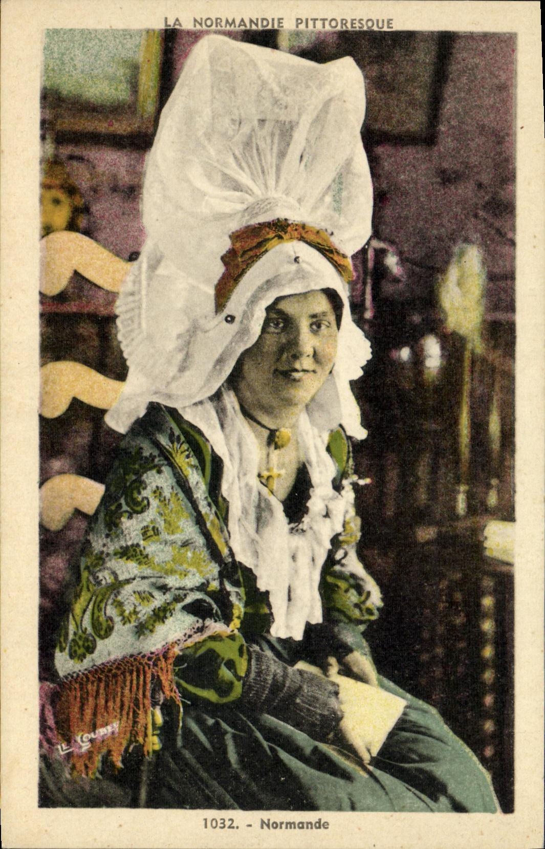 CPA Normande Folklore Costume Coiffe