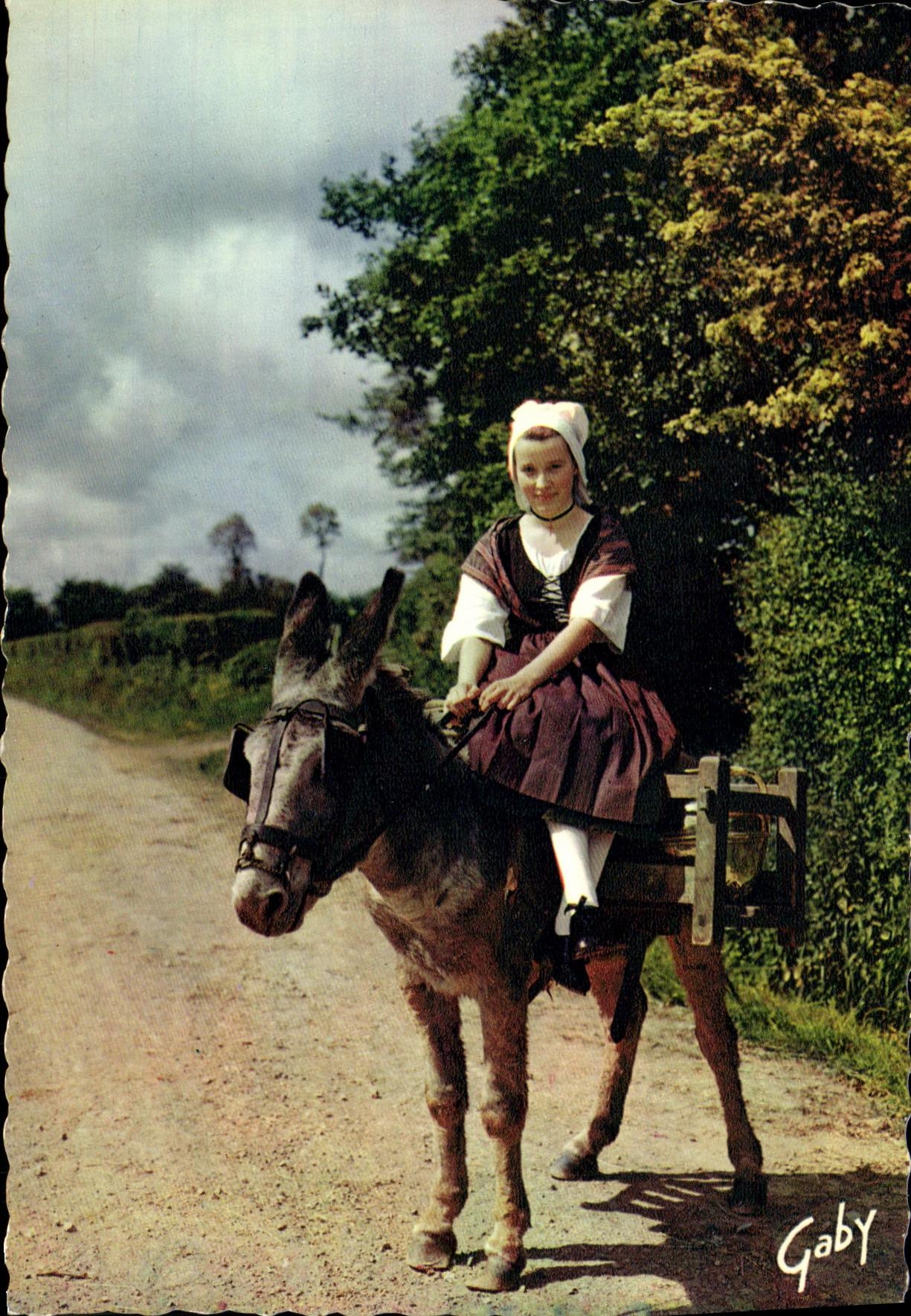 MODERN CARD Picturesque Normandy to milk Cow Folklore On the way