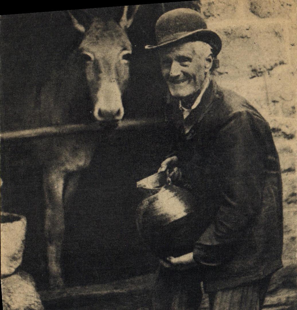 CPA Normandie Pittoresque Vouloux Tranquiy d aveu Ane Folklore Paysan