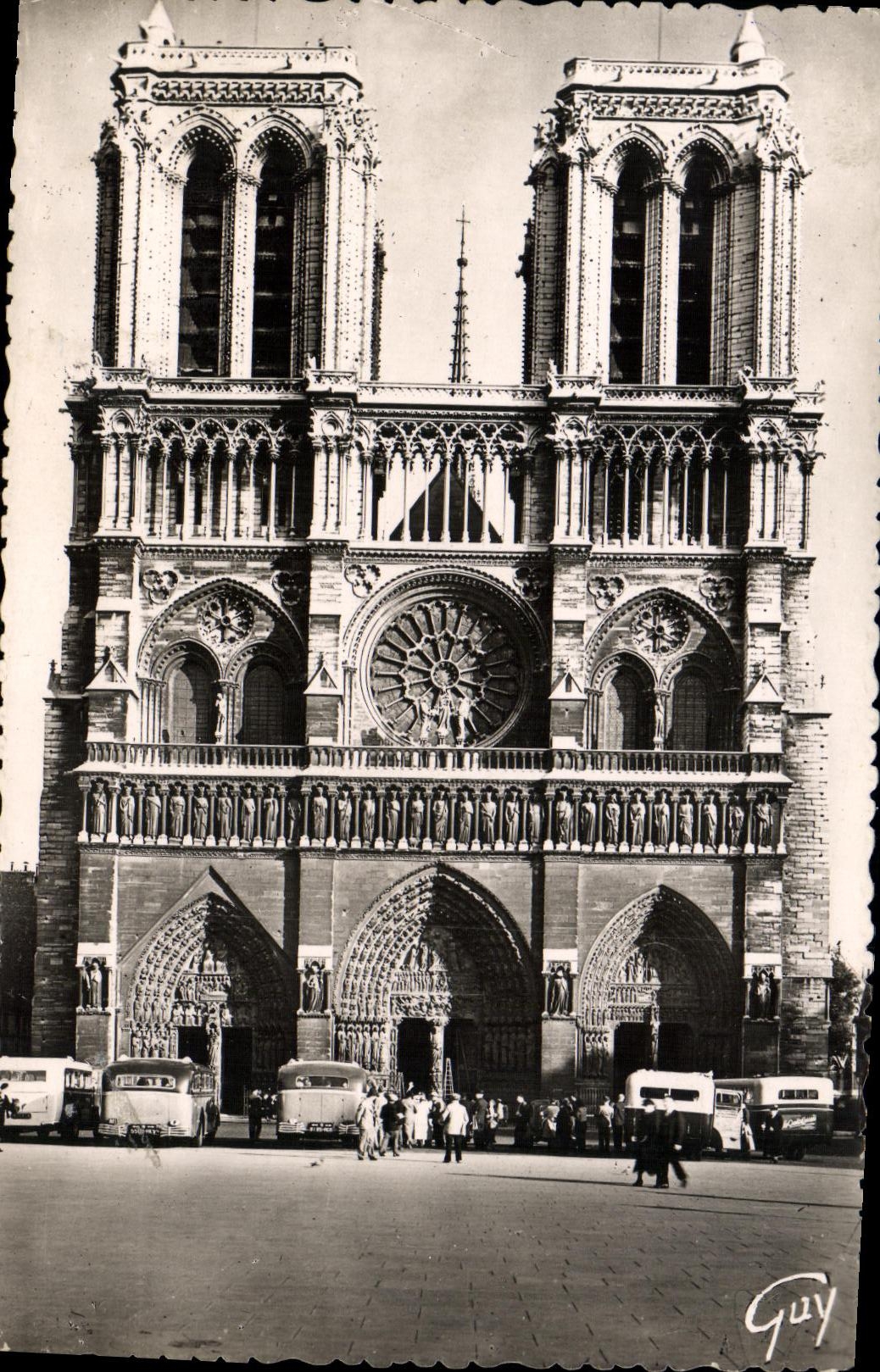 VINTAGE POSTCARD Paris And Its Wonders Frontage of the Cathedral