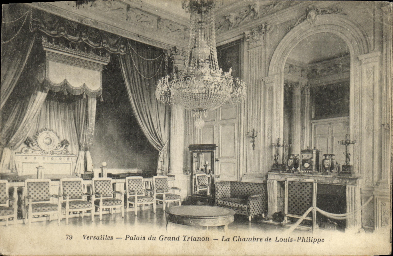 CPA Versailles Palais Du Grand Trianon La Chambre de Louis Philippe
