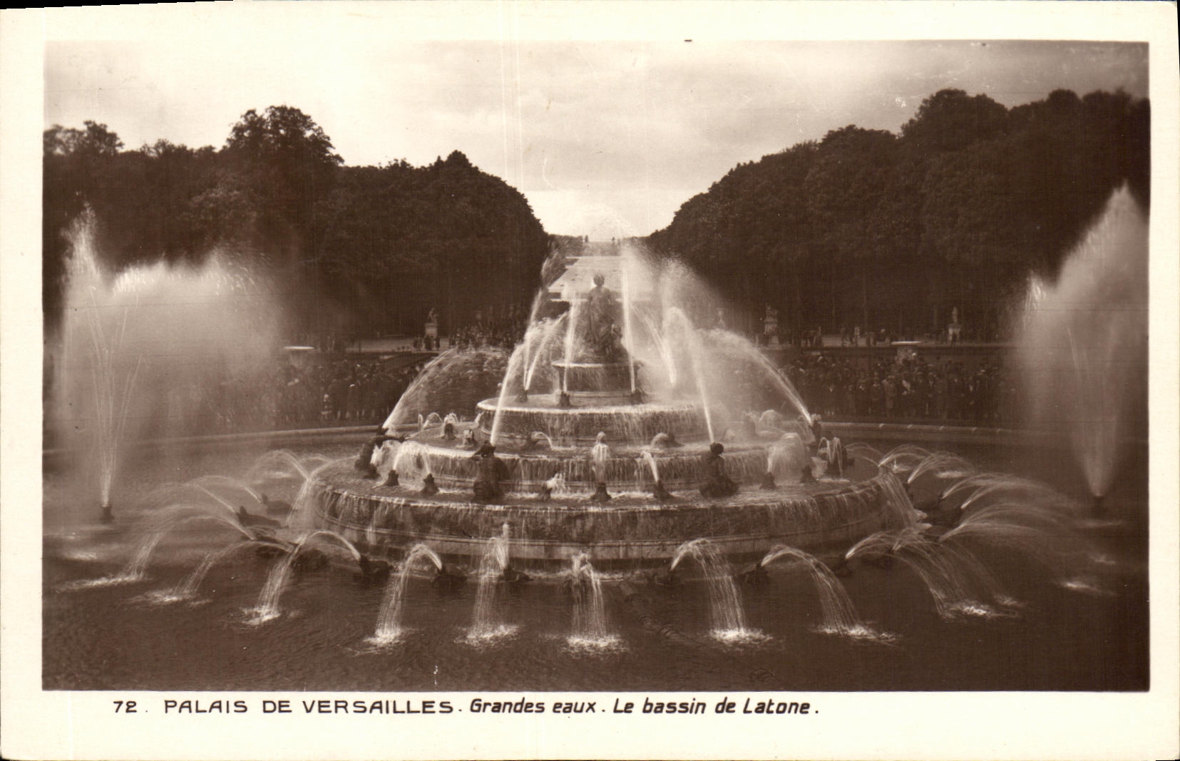 Paladar de Versalles de la POSTAL de la VENDIMIA del agua grande de Versalles el lavabo de