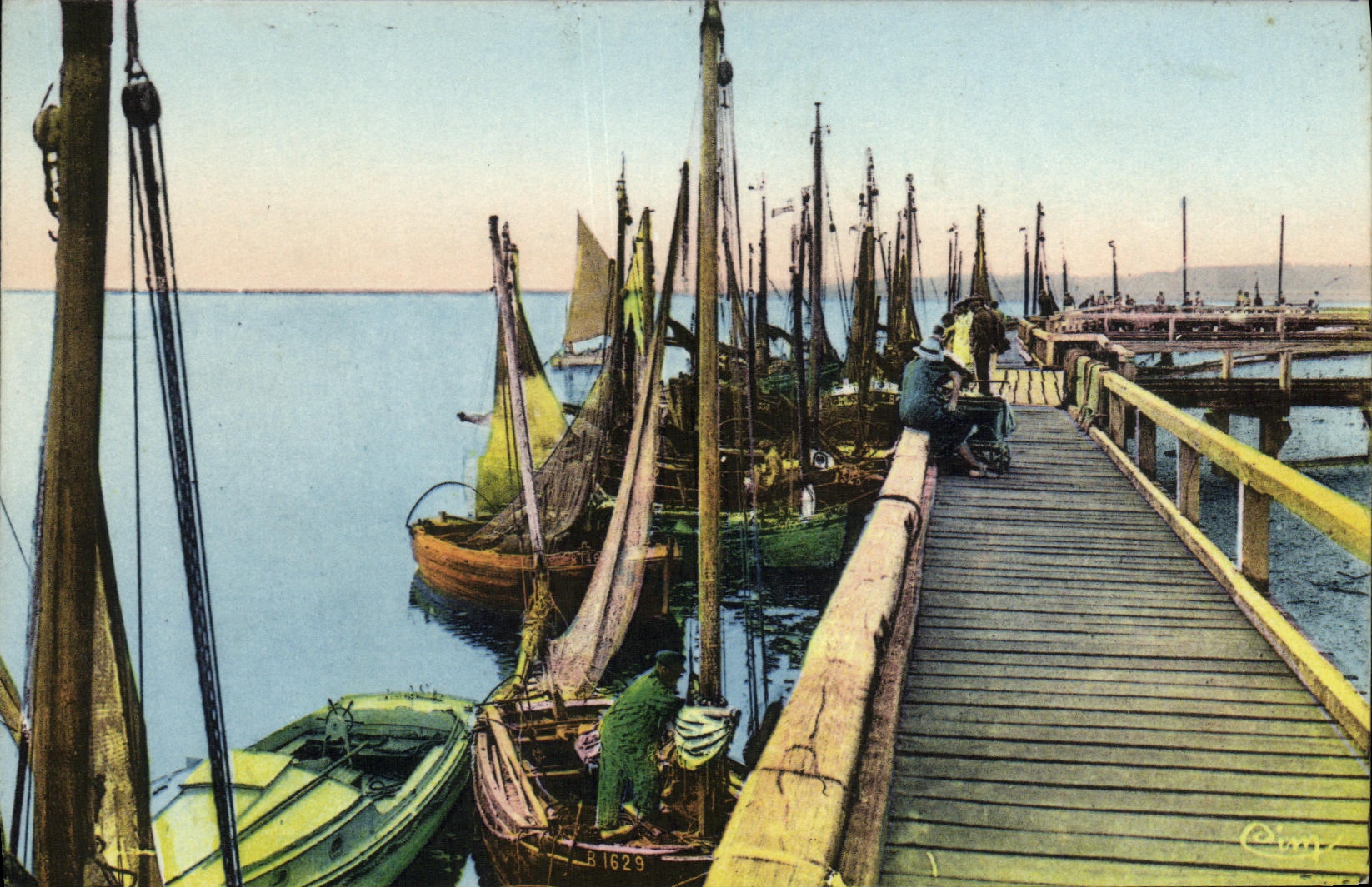 CPA Port de peche Bateaux r de Louis
