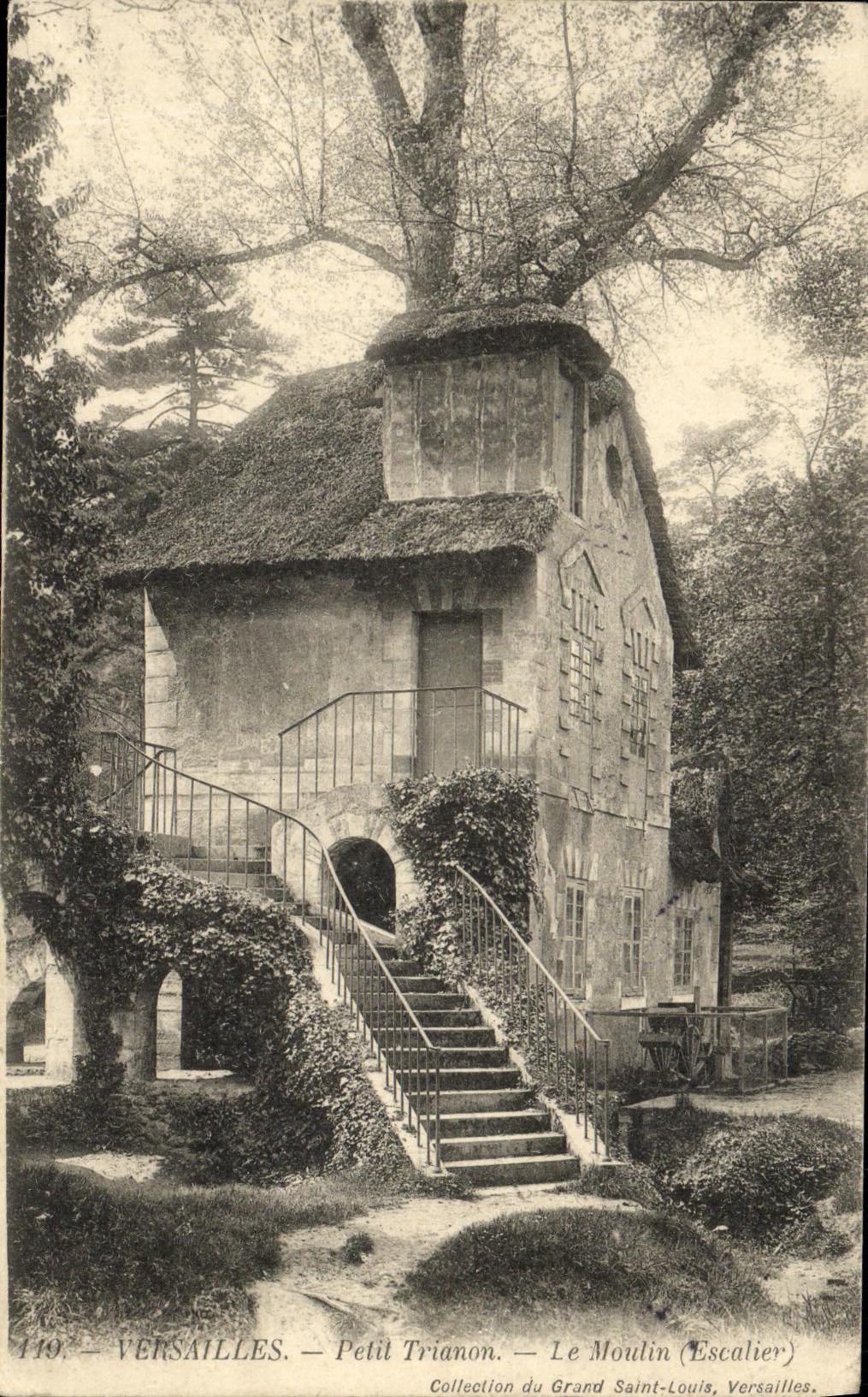 POSTAL Versalles pequeno Trianon de la VENDIMIA la escalera del molino
