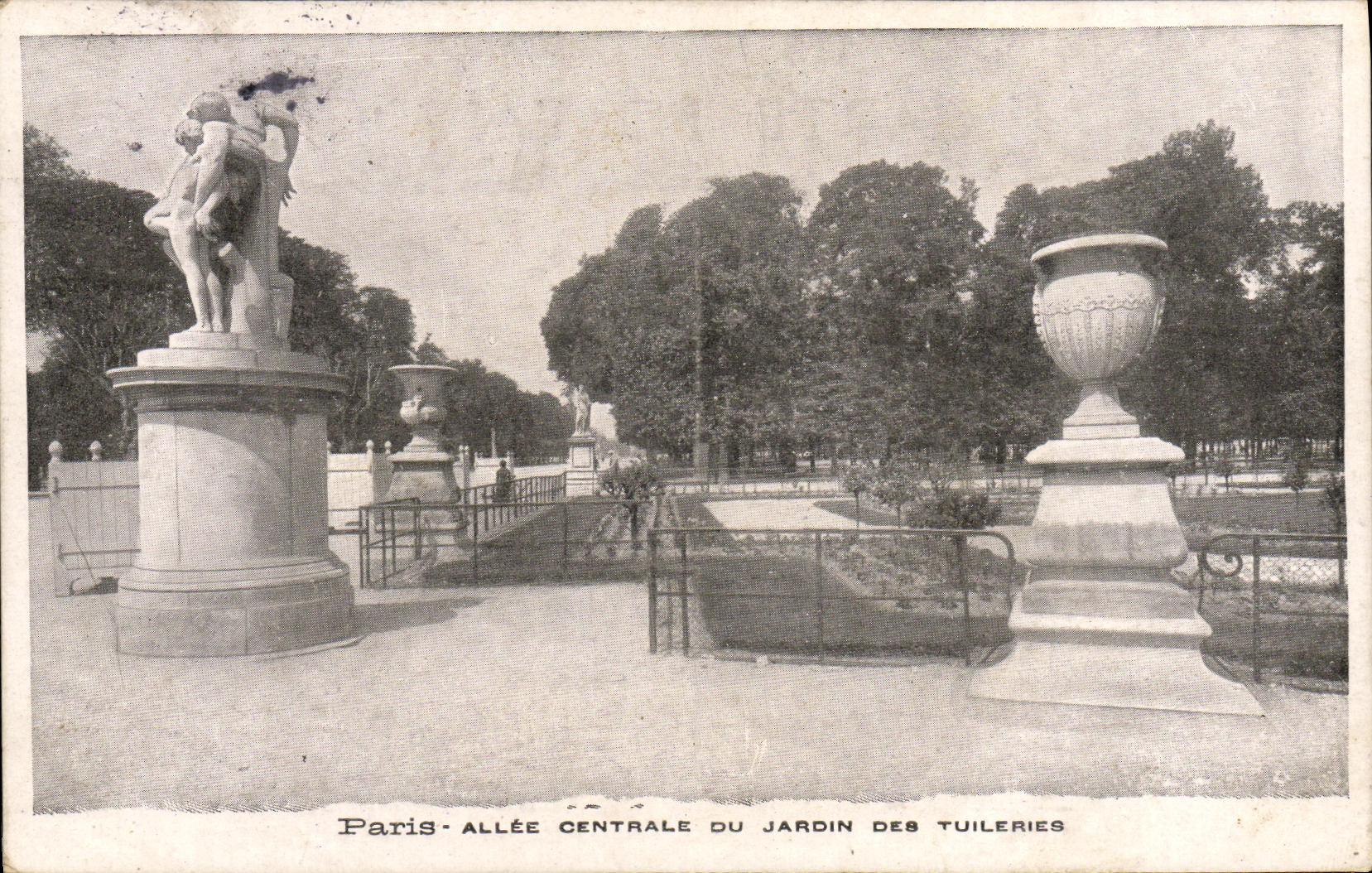 CPA Paris Allee Centrale du Jardin des Tuileries
