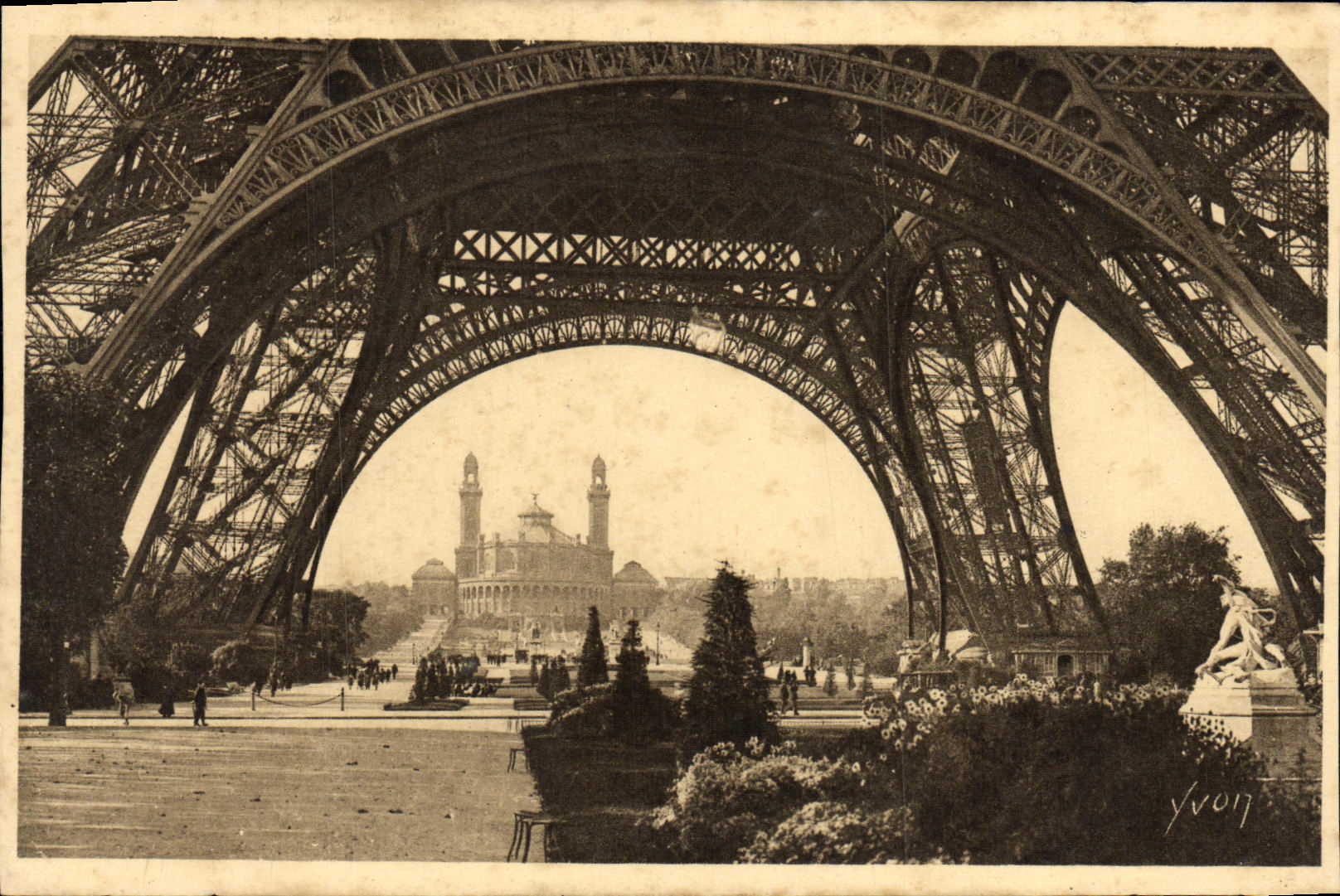 VINTAGE POSTCARD Paris While Strolling Sours the Eiffel Tower