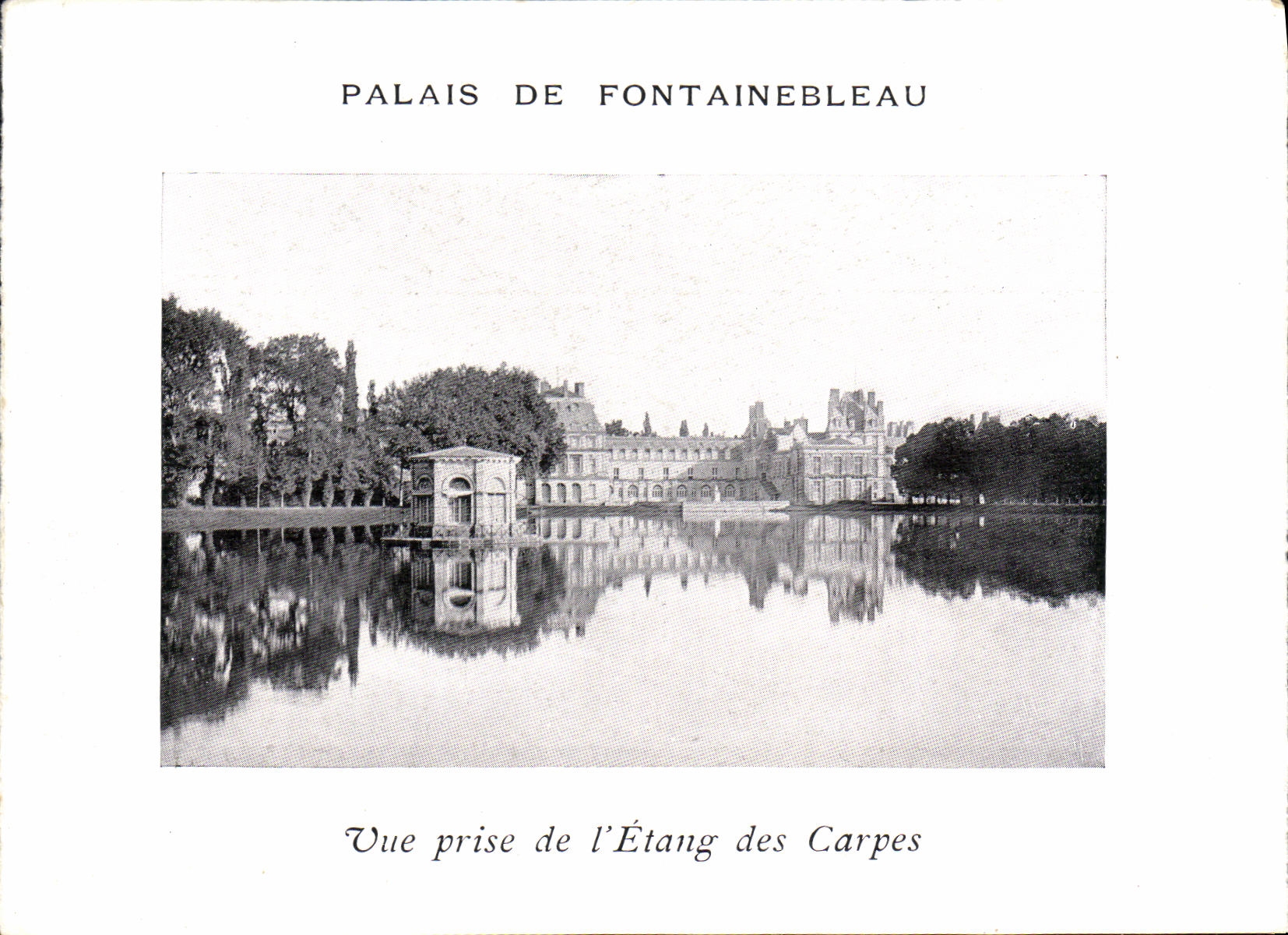 CPA Palais de Fontainebleau Vue prise de l Etang des Carpes