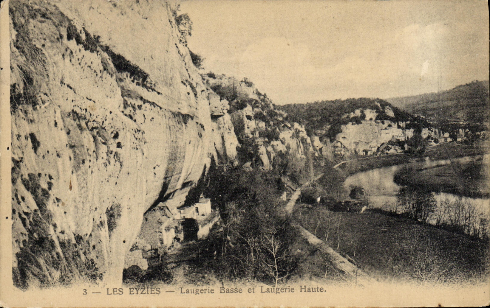 CPA Les Eyzies Laugerie Basse et Laugerie Haute