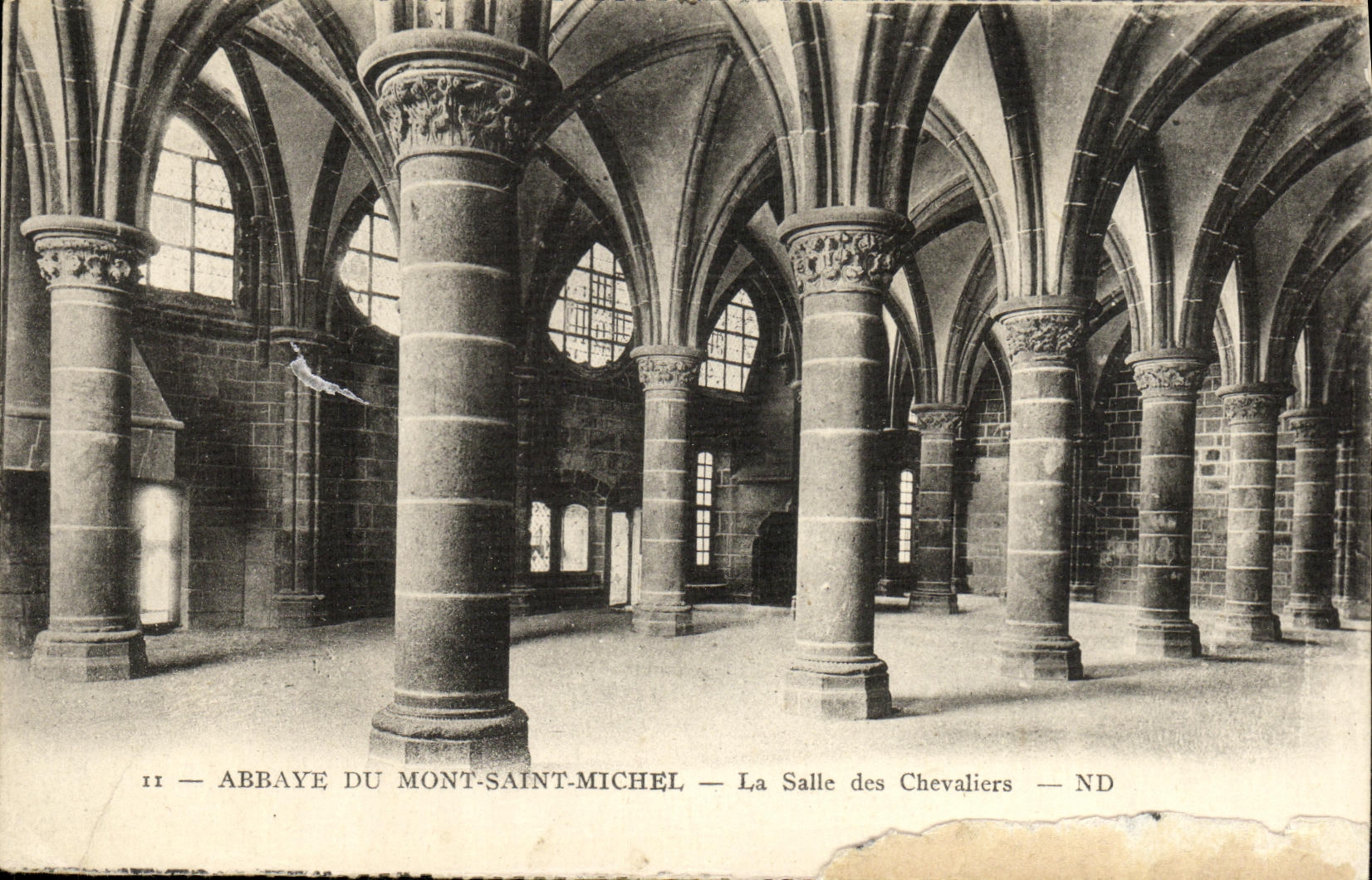 CPA Abbaye du Mont Saint Michel La Salle des Chevaliers