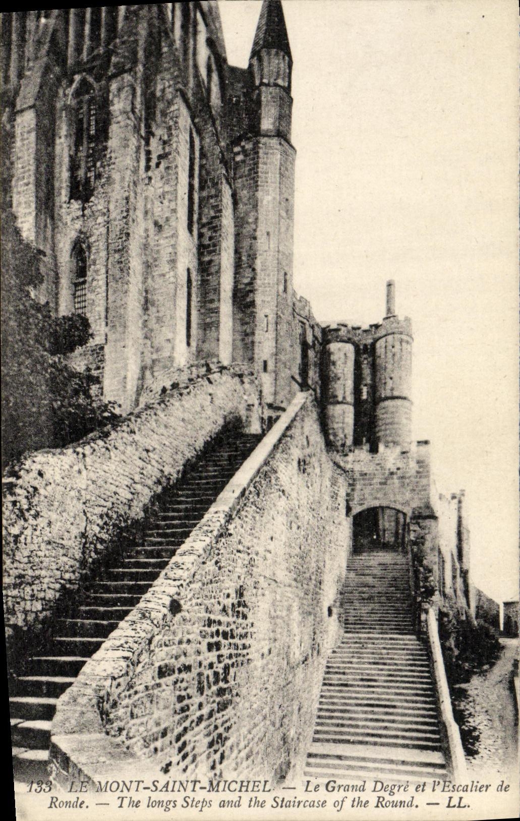 CPA Le Mont Saint Michel Le Grand Degre et l Escalier de Ronde