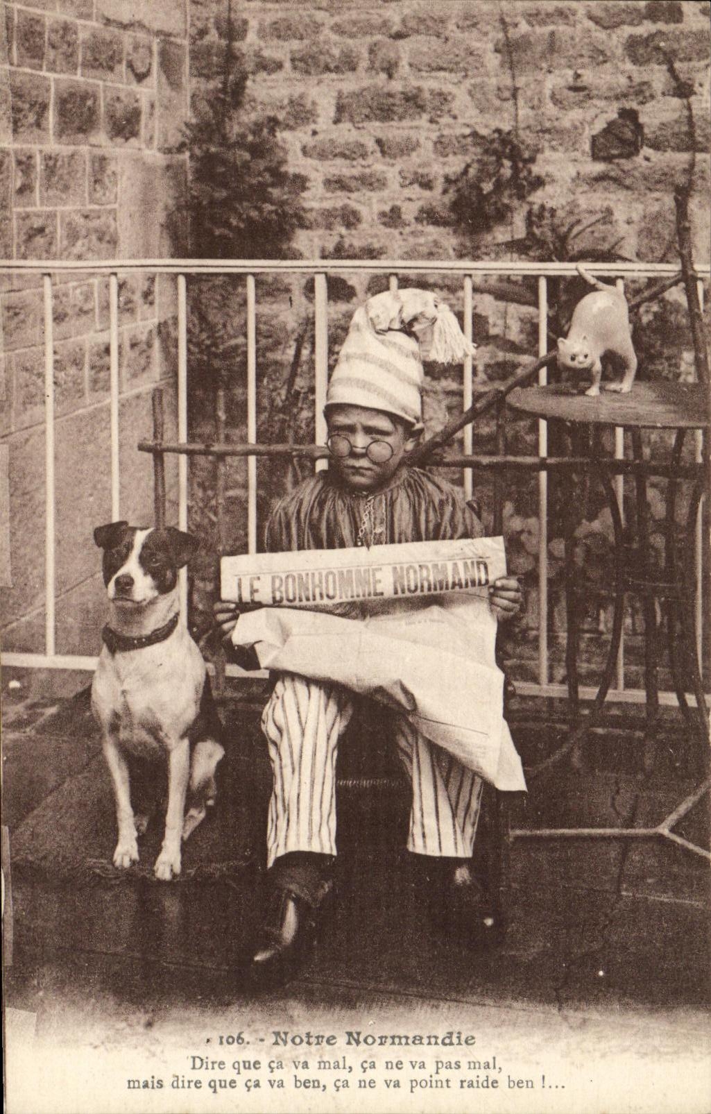 CPA La Normandie Enfant Le bonhomme Chein 